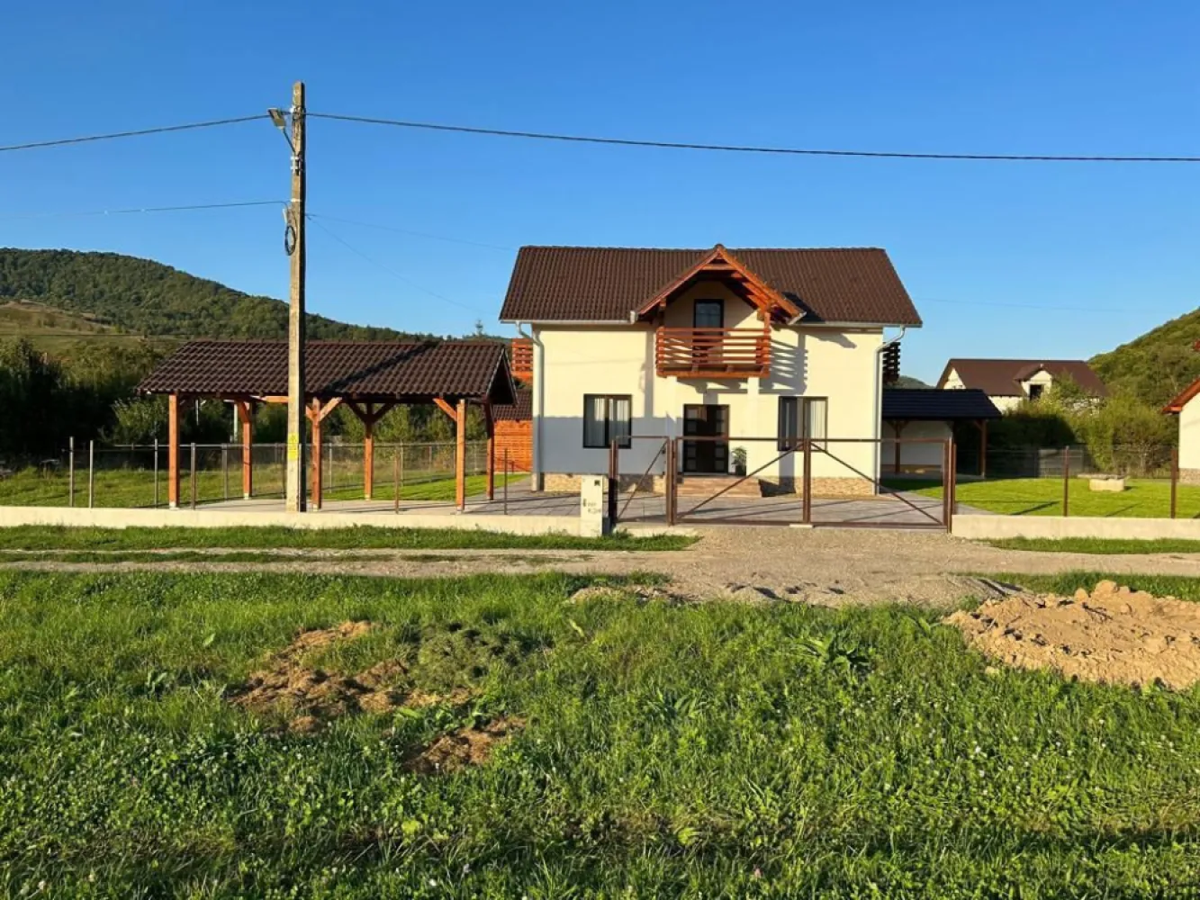 Casa de vacanță 4 camere la cheie,500mp teren,Câmpul Cetății
