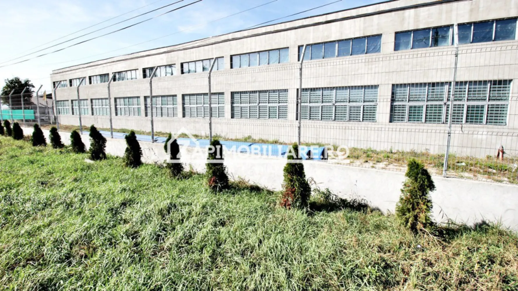 Hale de 1000mp.650mp.360mp.cu pod rulant birouri 200-80-50mp - De închiriat hale si birouri la parter recent renovate cu usi si geamuri tripan noi cu o suprafața utila de 1.000 mp cu pod rulant de 8 tone , birouri 200 mp, vestiare si băi 150 mp + teren cu suprafata de 1.200 mp la pretul de 6000 euro + tva
 -650 mp, cu pod rulant de 6 tone + birouri si vestiare la pretul de 5 euro mp + tva
- 360 mp+ birouri cu parcare parcare privată la prețul de 5 euro euro + tva 
- Zona Mureseni oferit de Zap Imobiliare
contact 0774048706 Bogdan
--------------------------------------------------------------------------------------------------------------------------------
Comisionul perceput este de 50% din valoarea primei chirii.Și se percepe o singură dată!
Acest anunț nu corespunde cerințelor tale? Sună la numărul afișat în anunț și unul dintre agenții noștri te va ajuta cu alte oferte personalizate în funcție de cerințele tale.