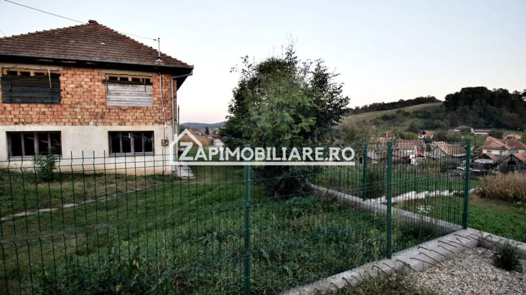 De vanzare 2 case cu 4.900 mp teren, Livezeni 0% comision - Contact 0774048706 Bogdan
De vânzare 2 case singur în curte, 4 camere situată în Livezeni amplasată pe un teren cu suprafața de 4.900 mp,
Compartimentare:

Utilitați:
- curent, apă, gaz, canalizare

Casa si terenul de 4.900 mp se vinde la prețul de 245.000 Euro negociabil. Comision ZERO!
Contact 0774048706 Bogdan
Daca vă place această ofertă sau pentru alte informații sunați la numărul de contact din anunț! 
Compania Zap Imobiliare vă pune la dispoziție toate actele și documentele necesare alături de asistență și consiliere permanentă până la finalizarea achiziției imobiliare. 
Ne dorim să îți oferim cea mai plăcută experiență, îndeplinim vise cu pereți!