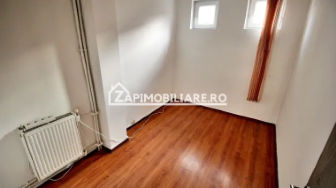 Casă / Spatiu birouri 10 camere , 222 mp utili,zona Central