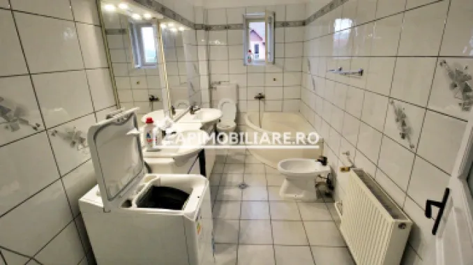 Cazare muncitori 10 camere,3 bucătării,5 băi,10.000 mp teren