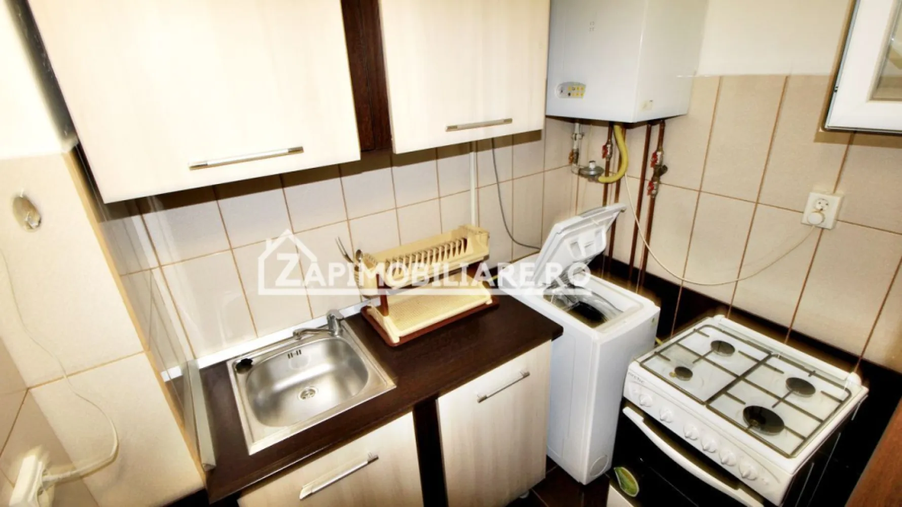 Apartament 1 cam.zoza Spital,strada Faget, 0%comision - Contact 0774048706 Bogdan
De închiriat sau de vânzare apartament 1 cameră decomandat confort 1, situat în cartierul 7 Noembrie , 5 minute de Spitalul Județean,suprafață utilă de 30 mp, situat la etajul 1 din 5 oferit de Zap Imobiliare.0%comision 
Detalii: 
Locuința se vinde mobilată și utilată la prețul de 99.000 euro
Posibilitate preluare chiriași 
- bloc reabilitat termic, ap. este pe mijloc,poziție Sud
- 1 dormitor, 1 bucătărie, 1 baie, 1 balcon închis, 1 hol, 1 cămară
- centrală termică, calorifere, geamuri termopan, ușă metalică.
- mașină de spălat rufe, frigider, aragaz.
- Complet mobilat și utilat, recent zugrăvit
Proprietatea se află într-o zonă cu un confort deosebit, datorită amplasării în imediata apropiere a tot ceea ce înseamnă viață modernă, și anume: mijloace de transport în comun, magazine, unități de învățământ de toate gradele, piață, parc, bănci, farmacii, s.a
Contact 0774048706 Bogdan
Acest anunț nu corespunde cerințelor tale? Sună la numărul afișat în anunț și unul dintre agenții noștri te va ajuta cu alte oferte personalizate în funcție de cerințele tale.