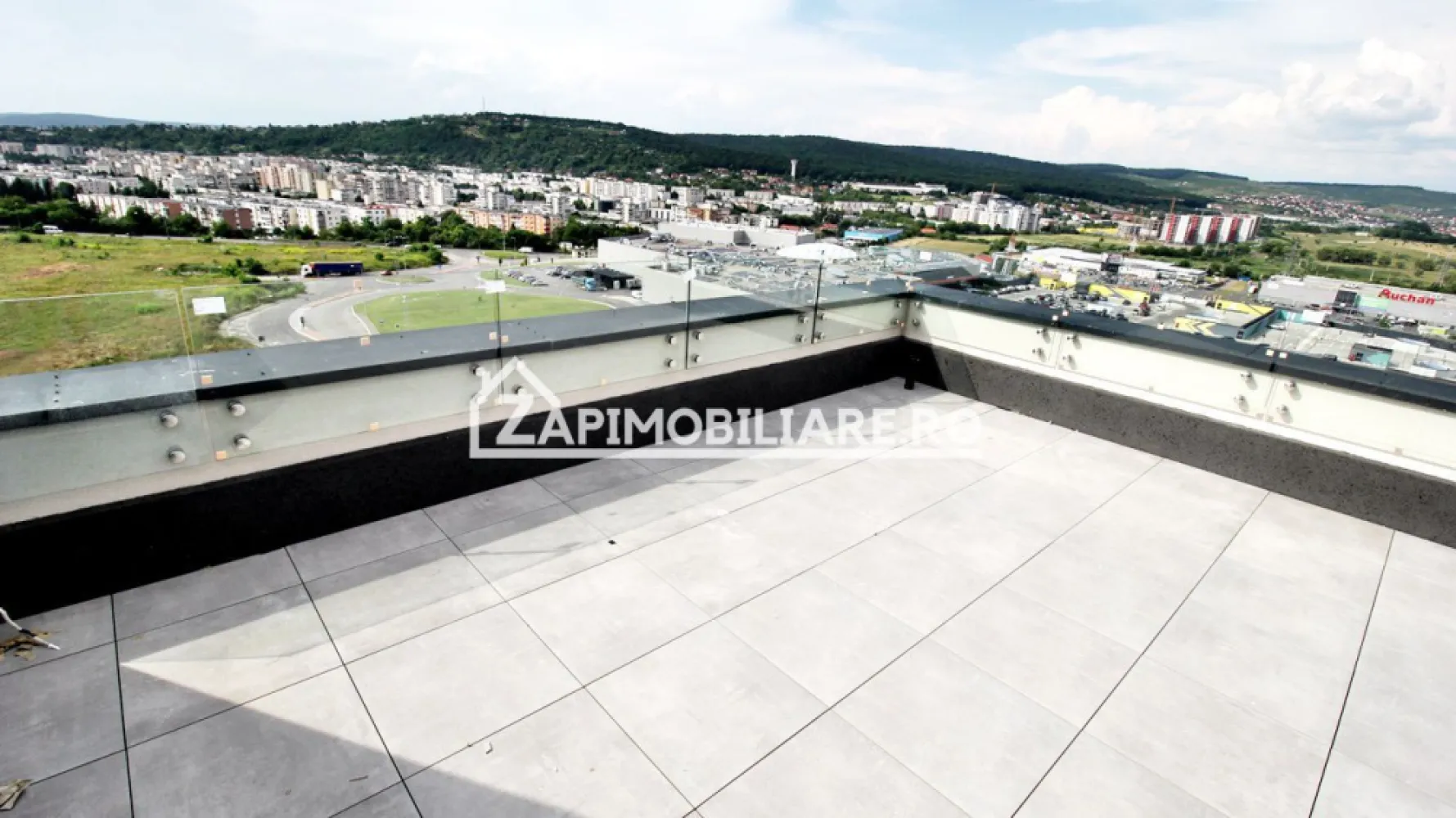 Penthous 3 cam,2 băi, bloc nou 221mp.terasa 116mp.zona Tudor