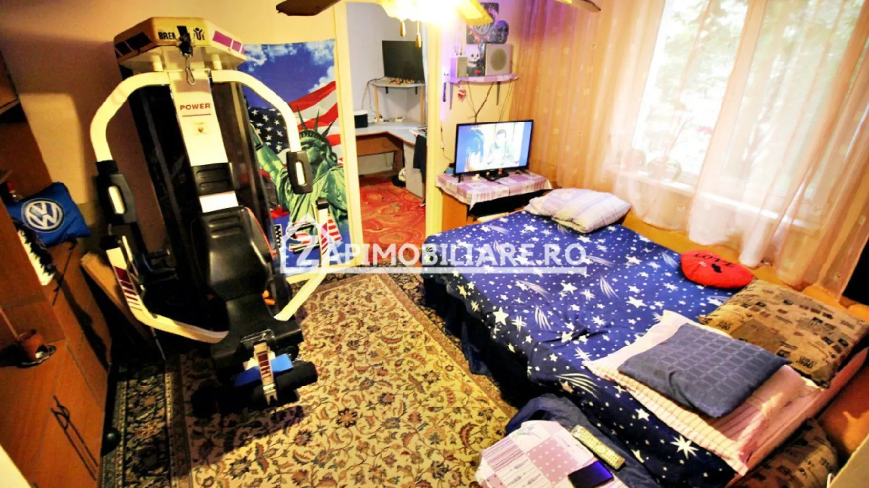 Apartament 2 camere, etaj 2, Targu Mures - Contact 0774048706 Bogdan
De vânzare apartament 2 camere semidecomandat confort 2, situat în cartierul ,Mureseni strada Resita in spate la Penny, suprafață utilă de 37 mp, situat la etajul 2 din 4 oferit de Zap Imobiliare 
Detalii: 
- 1 living, 1 dormitor, 1 bucătărie, 1 baie recent renovată,1 debara, 1 hol
- centrală termică, calorifere, geamuri termopan, ușă metalică.
- frigider.aragaz

Proprietatea se află într-o zonă cu un confort deosebit, datorită amplasării în imediata apropiere a tot ceea ce înseamnă viață modernă, și anume: mijloace de transport în comun, magazine, unități de învățământ de toate gradele, piață, parc, bănci, farmacii, s.a.
Locuința se vinde mobilată si utilată la pretul de 63000 euro negociabil .Comision ZERO 
-contact 0774048706 Bogdan
Dacă vă place această ofertă - sau pentru alte informații sunați la numărul de contact din anunț! 
Compania Zap Imobiliare vă pune la dispoziție toate informațiile, actele și documentele necesare alături de asistență și consiliere permanentă până la finalizarea achiziției imobiliare. Ne dorim să îți oferim cea mai plăcută experiență, îndeplinim vise cu pereți!