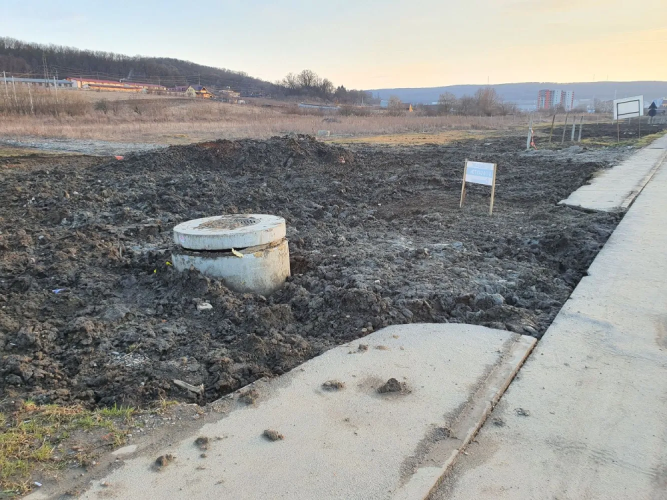 Teren 6000 mp, intravilan, Târgu Mureș - De vânzare 6.000 mp. de teren în Târgu Mureș, strada Livezeni , cu deschidere de 60 m la șosea,utilități aproape.zona foarte frumoasa și buna pentru. construcții case , apartamente, birouri, hală,spații comerciale , benzinărie . preț 200 euro mp. 
- Posibilitate de parcelare
 Dacă vă place această ofertă - sau pentru alte informații sunați la numărul de contact din anunț! 0774048706 Bogdan
Compania Zap Imobiliare vă pune la dispoziție toate informațiile, actele și documentele necesare alături de asistență și consiliere permanentă până la finalizarea achiziției imobiliare. Ne dorim să îți oferim cea mai plăcută experiență.
