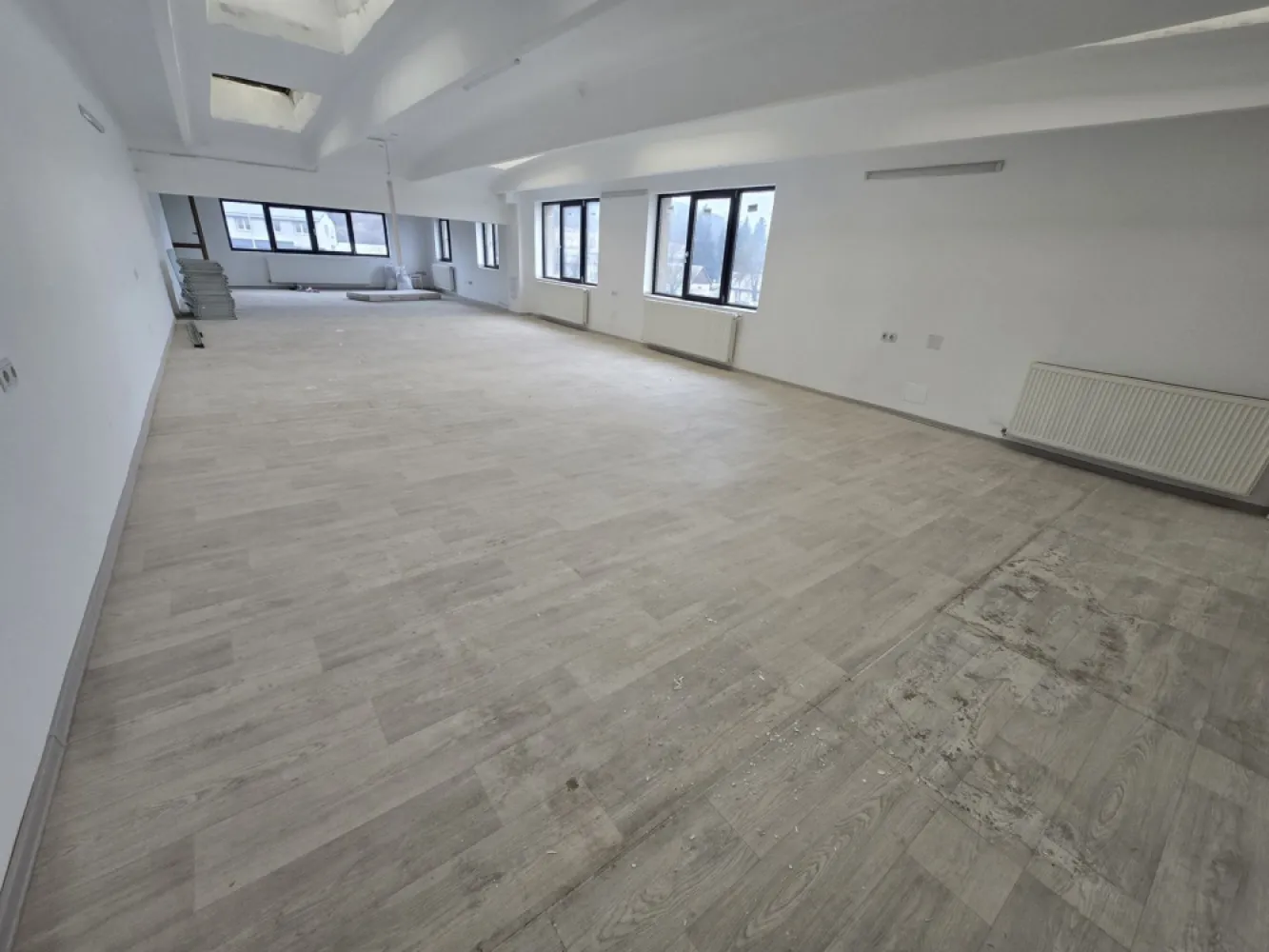 Birou 40 mp .parcare si utilităti incluse in pret - De închiriat 1 birou cu o suprafața utila de 35 mp,. compartimentat in 2 birouri + arhivă la prețul de 250 euro + tva ,zona Budiului oferit de Zap Imobiliare
Disponibile si hale cu suprafete de 100 mp , 200 mp, 400 mp
Disponibil birou 100 mp la prețul de 500 euro.
contact 0774048706 Bogdan
--------------------------------------------------------------------------------------------------------------------------------
Comisionul perceput este de 50% din valoarea primei chirii.Și se percepe o singură dată!
Acest anunț nu corespunde cerințelor tale? Sună la numărul afișat în anunț și unul dintre agenții noștri te va ajuta cu alte oferte personalizate în funcție de cerințele tale.