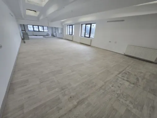 Birou 40 mp .parcare si utilităti incluse in pret