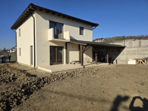 Casa 4 camere,2 bai,136 mp, 550 mp teren zona Corunca