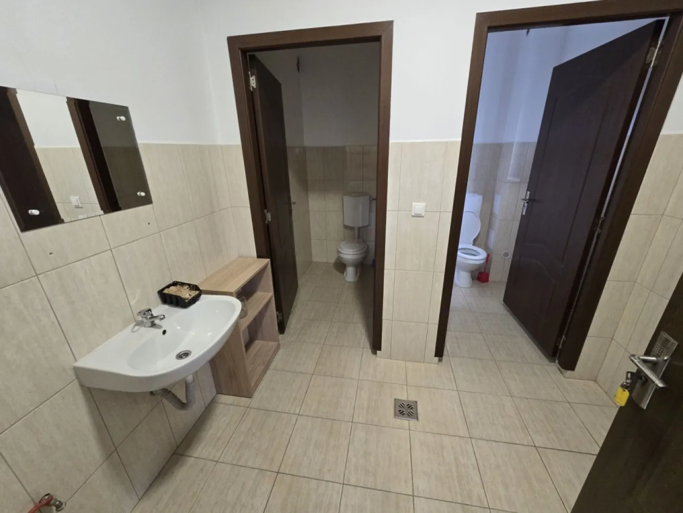Birou 40 mp .parcare si utilităti incluse in pret - De închiriat 1 birou cu o suprafața utila de 35 mp,. compartimentat in 2 birouri + arhivă la prețul de 250 euro + tva ,zona Budiului oferit de Zap Imobiliare
Disponibile si hale cu suprafete de 100 mp , 200 mp, 400 mp
Disponibil birou 100 mp la prețul de 500 euro.
contact 0774048706 Bogdan
--------------------------------------------------------------------------------------------------------------------------------
Comisionul perceput este de 50% din valoarea primei chirii.Și se percepe o singură dată!
Acest anunț nu corespunde cerințelor tale? Sună la numărul afișat în anunț și unul dintre agenții noștri te va ajuta cu alte oferte personalizate în funcție de cerințele tale.