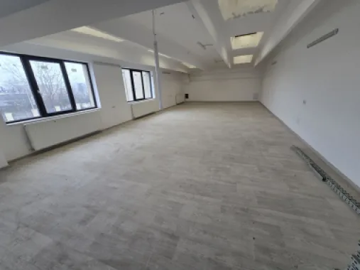 Birou 40 mp .parcare si utilităti incluse in pret