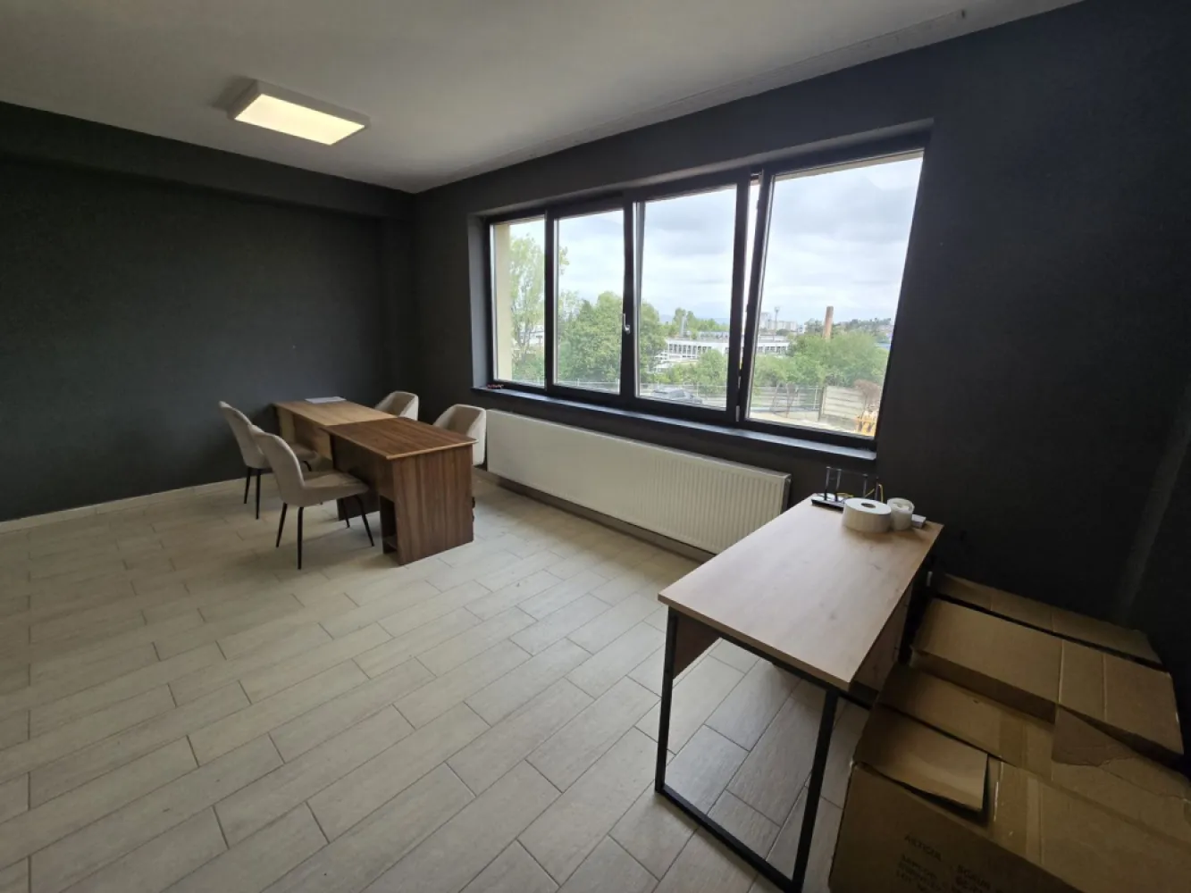Birou 40 mp .parcare si utilităti incluse in pret