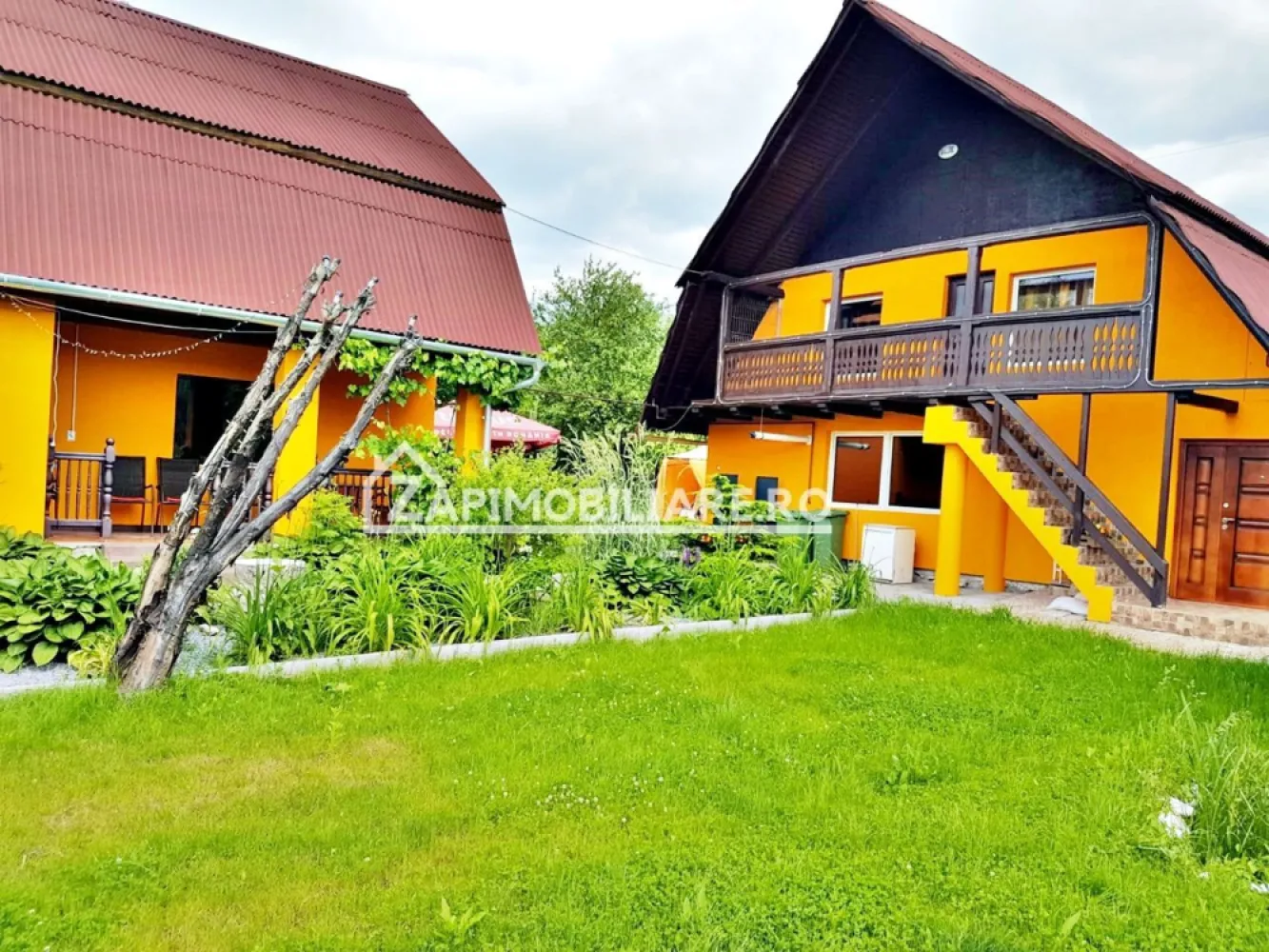Pensiune 11 camere 500 mp, 2.100 mp teren, Sovata, 0% comision - De vânzare Pensiune în Sovata recent Renovată ,cu clientelă formată, singur în curte 11 camere, 10 băi, situată pe strada Lungă suprafața utilă de 500 .mp amplasată pe un teren cu suprafața de 2100 mp, 

Detalii:
- centrală termică, calorifere, geamuri termopan, 
 - 10 parcări, piscină cu jacuzi, șemineu, 

Utilitați:
- curent, apă, gaz, 

Pensiunea se vinde la cheie mobilată și utilată la prețul de 320.000 Euro negociabil. Comision ZERO!

-----------------------------------------------------------------------------------------------------------------------------------------
Dacă vă place această ofertă sau pentru alte informații sunați la numărul de contact din anunț! 
Compania Zap Imobiliare vă pune la dispoziție toate actele și documentele necesare alături de asistență și consiliere permanentă până la finalizarea achiziției imobiliare. 
Ne dorim să îți oferim cea mai plăcută experiență, îndeplinim vise cu pereți!