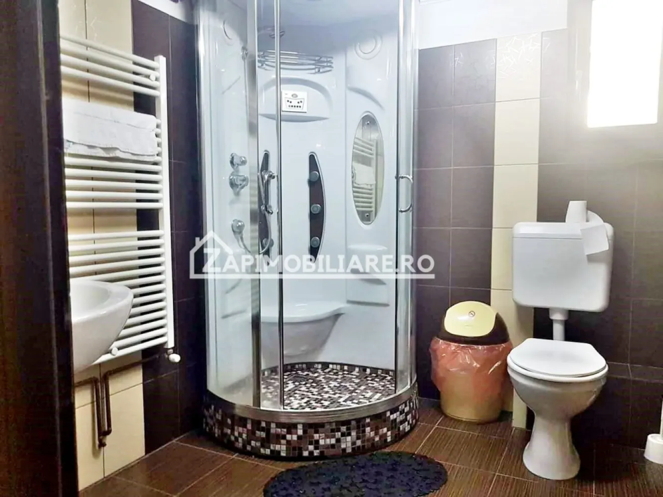 Pensiune 11 camere 500 mp, 2.100 mp teren, Sovata, 0% comision - De vânzare Pensiune în Sovata recent Renovată ,cu clientelă formată, singur în curte 11 camere, 10 băi, situată pe strada Lungă suprafața utilă de 500 .mp amplasată pe un teren cu suprafața de 2100 mp, 

Detalii:
- centrală termică, calorifere, geamuri termopan, 
 - 10 parcări, piscină cu jacuzi, șemineu, 

Utilitați:
- curent, apă, gaz, 

Pensiunea se vinde la cheie mobilată și utilată la prețul de 320.000 Euro negociabil. Comision ZERO!

-----------------------------------------------------------------------------------------------------------------------------------------
Dacă vă place această ofertă sau pentru alte informații sunați la numărul de contact din anunț! 
Compania Zap Imobiliare vă pune la dispoziție toate actele și documentele necesare alături de asistență și consiliere permanentă până la finalizarea achiziției imobiliare. 
Ne dorim să îți oferim cea mai plăcută experiență, îndeplinim vise cu pereți!
