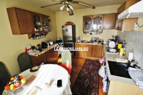 Central - Casa + Spatiu comercial stradal - Strada Predeal