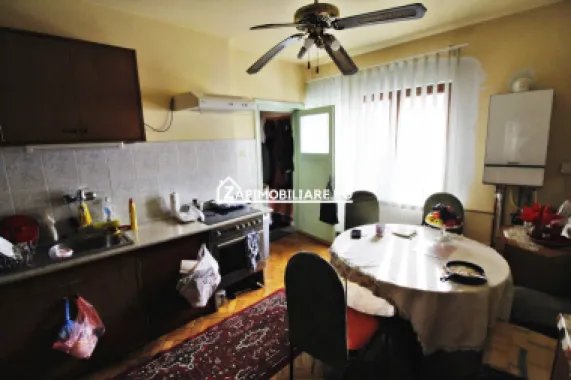 Central - Casa + Spatiu comercial stradal - Strada Predeal