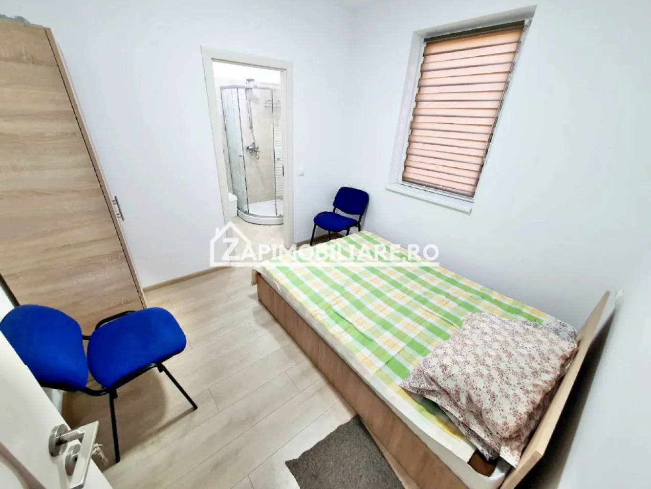 Cazare Muncitori,4 camere,2 băi,100 mp, 4 locuri de parcare - Contact 0774048706 Bogdan
De închiriat apartament recent renovat ,4 camere decomandat confort 1, situat pe strada Libertatii, suprafață utilă de 100 mp, situat la parter oferit de Zap Imobiliare.
Detalii: 
- 1 living, 3 dormitoare, 1 bucătărie, 2 băi, 1 hol, 4 locuri de parcare
- centrală termică, calorifere, geamuri termopan, ușă metalică.
- masina de spalat rufe, frigider, aragaz
- pret 40 ron / persoană cu utilităti incluse in pret
Locuința se închiriază mobilată și utilată la prețul de 40 ron / persoană cu utilităti incluse in pret
Comisionul perceput este de 50% din valoarea primei chirii si se plateste o singura data in momentul semnarii contractului de inchiriere.
Contact 0774048706 Bogdan
Acest anunț nu corespunde cerințelor tale? Sună la numărul afișat în anunț și unul dintre agenții noștri te va ajuta cu alte oferte personalizate în funcție de cerințele tale.