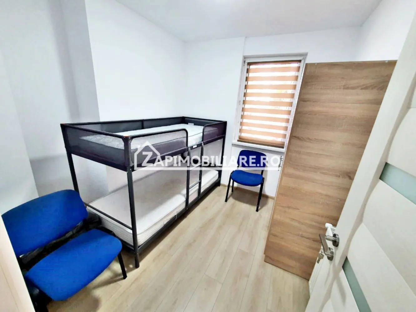 Cazare Muncitori,4 camere,2 băi,100 mp, 4 locuri de parcare - Contact 0774048706 Bogdan
De închiriat apartament recent renovat ,4 camere decomandat confort 1, situat pe strada Libertatii, suprafață utilă de 100 mp, situat la parter oferit de Zap Imobiliare.
Detalii: 
- 1 living, 3 dormitoare, 1 bucătărie, 2 băi, 1 hol, 4 locuri de parcare
- centrală termică, calorifere, geamuri termopan, ușă metalică.
- masina de spalat rufe, frigider, aragaz
- pret 40 ron / persoană cu utilităti incluse in pret
Locuința se închiriază mobilată și utilată la prețul de 40 ron / persoană cu utilităti incluse in pret
Comisionul perceput este de 50% din valoarea primei chirii si se plateste o singura data in momentul semnarii contractului de inchiriere.
Contact 0774048706 Bogdan
Acest anunț nu corespunde cerințelor tale? Sună la numărul afișat în anunț și unul dintre agenții noștri te va ajuta cu alte oferte personalizate în funcție de cerințele tale.