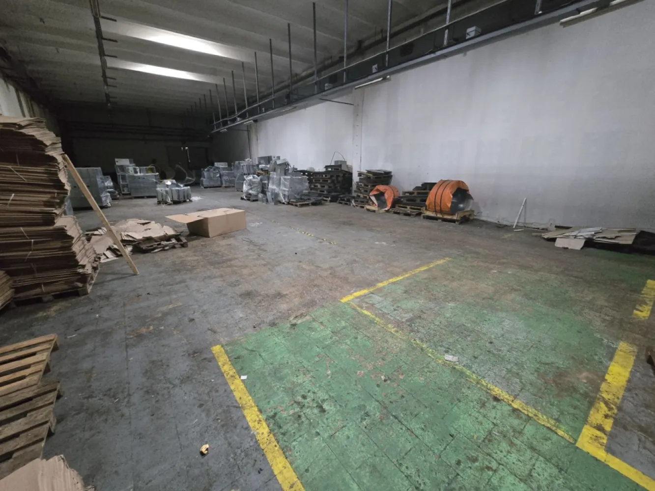 De închiriat 3 hale în zona Tudor - De închiriat 3 hale în zona Tudor, una de 480 mp. la prețul de 3,5 euro mp, + tva 1 hală de 117 mp. la prețul de 3,5 euro mp +tva. 1 hală de 70 mp. la prețul de 3,5 euro mp. situat la parter într-o clădire în zona Tudor. cu acces TIR.
-----------------------------------------------------------------------------------------------------------------------------------------
Comisionul perceput este de 50% din valoarea primei chirii.Și se percepe o singură dată!
Acest anunț nu corespunde cerințelor tale? Sună la numărul afișat în anunț și unul dintre agenții noștri te va ajuta cu alte oferte personalizate în funcție de cerințele tale.