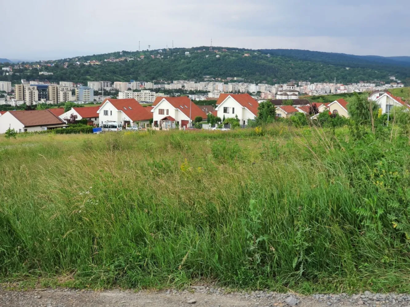 Teren 3.412 mp,zona Belvedere 45 euro mp - De vânzare 3.412 mp. teren intravilan în Târgu Mureș, zona Belvedere, Preț. 45 euro mp. deschidere la drum 20 m.Zonă foarte frumoasă, ideal pentru Case, Dacă vă place această ofertă - sau pentru alte informații sunați la numărul de contact din anunț! tel. 0774048706.Bogdan
Compania Zap Imobiliare vă pune la dispoziție toate informațiile, actele și documentele necesare alături de asistență și consiliere permanentă până la finalizarea achiziției imobiliare. Ne dorim să îți oferim cea mai plăcută experiență.