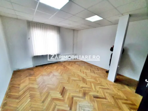 Spațiu birou 20 mp, central,utilităti incluse in pret