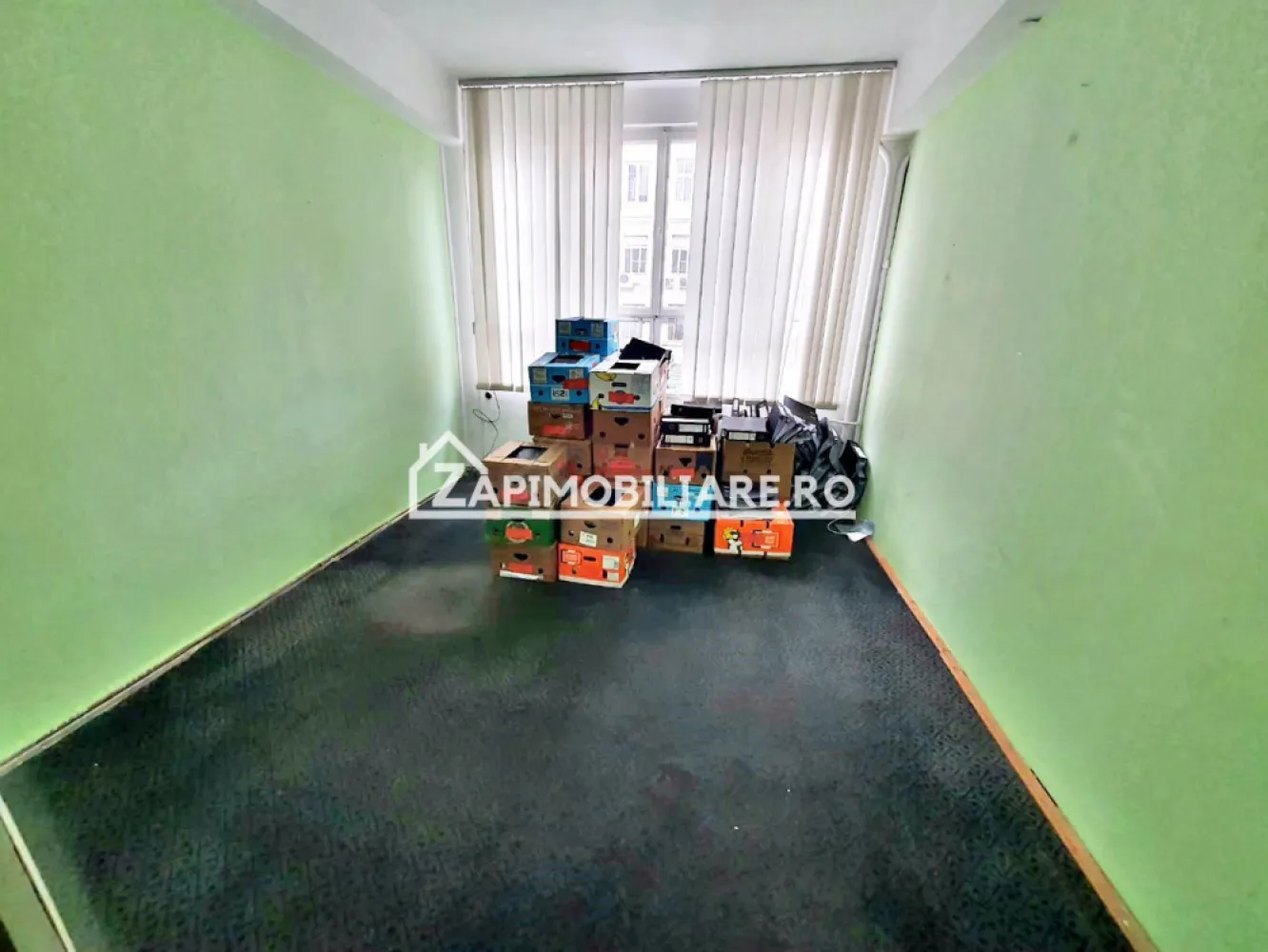 Spațiu birou 20 mp, central,utilităti incluse in pret - De închiriat spațiu de birouri 20 mp situat la etajul 3 într-o clădire de birouri situata în zona Centrală ideal pentru sedii firme, punct de lucru.

Spațiul se închiriază la prețul de 180 euro.
Disponibile si birouri cu suprafata de 10 mp.la pretul de 120 euro
 Toate utilitățile sunt incluse în preț.
-----------------------------------------------------------------------------------------------------------------------------------------
Comisionul perceput este de 50% din valoarea primei chirii.Și se percepe o singură dată!
Acest anunț nu corespunde cerințelor tale? Sună la numărul afișat în anunț și unul dintre agenții noștri te va ajuta cu alte oferte personalizate în funcție de cerințele tale.
