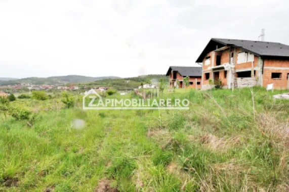 10 parcele teren intravilan intre 450 mp, și 617 mp Corunca