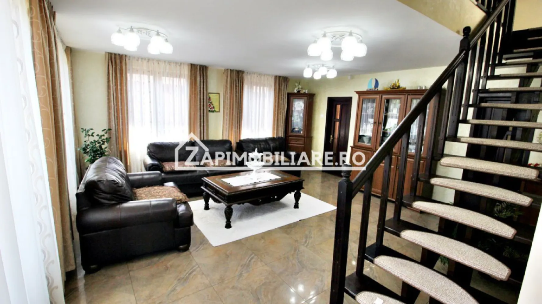 Casa 5 camere, 250 mp,3 băi,2.500mp teren, 0% comision - Contact 0774048706 Bogdan
De vânzare casă, singur în curte, 5 camere situată în Santana de Mures pe o strada recent asfaltată, suprafața utilă de 180.mp suprafata desfăsurată 250 mp.amplasată pe un teren cu suprafața de 2500 mp,
Compartimentare:
- la parter: 1 living, 2 bucătării, 2 băi, 2 dormitoare, 1 hol, 2 garaje, 1 magazie, 1 birou, 1 foisor
- la etaj: 2 dormitoare, 1 baie,
Detalii:
- centrală termică, calorifere, geamuri termopan, 
- fundația casei are o adâncime de 1 m, pereții sunt din cărămidă, acoperișul recen schimbat cu țiglă metalică Lindab izolată cu polistiren de 10 cm.
- poartă automatizată,
- supraveghere video
- alarmă
- panouri fotovoltaice 
- anul construcției 1990/ renovată in anul 2012
Utilitați:
- curent, apă, gaz, canalizare 
Casa se vinde la cheie, mobilată și utilată la prețul de 272.000 Euro negociabil. Comision ZERO!
Contact 0774048706 Bogdan
Daca vă place această ofertă sau pentru alte informații sunați la numărul de contact din anunț! 
Compania Zap Imobiliare vă pune la dispoziție toate actele și documentele necesare alături de asistență și consiliere permanentă până la finalizarea achiziției imobiliare. 
Ne dorim să îți oferim cea mai plăcută experiență, îndeplinim vise cu pereți!