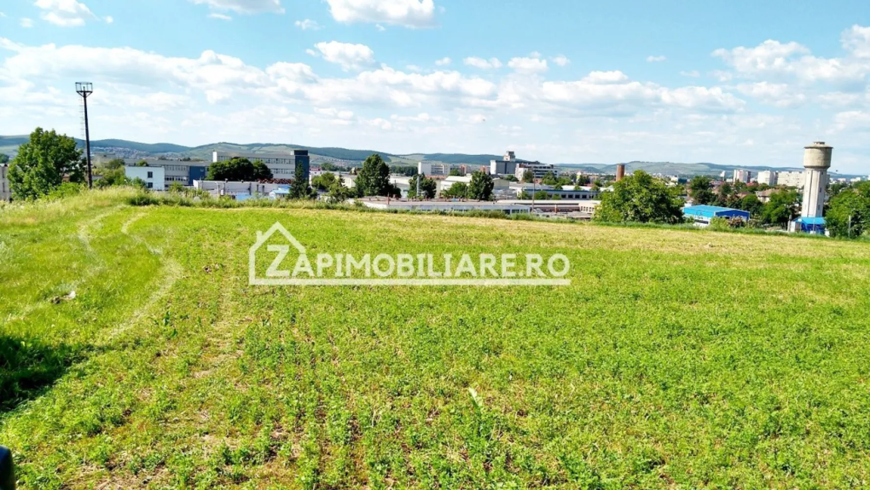 Teren 7.000 mp, Targu Mures - De vânzare 7.000 mp Teren în Târgu Mureș, strada Mestecănișului
Proprietatea se află într-o zonă cu un confort deosebit, datorită amplasării în imediata apropiere a tot ceea ce înseamnă viață modernă, și anume: mijloace de transport în comun, magazine, unități de învățământ de toate gradele, piață, parc, bănci, farmacii, s.a.
Terenul se vinde la prețul de 146.000 Euro negociabil. Comisionul este ZERO!
Dacă vă place această ofertă - sau pentru alte informații sunați la numărul de contact din anunț! 
Compania Zap Imobiliare vă pune la dispoziție toate informațiile, actele și documentele necesare alături de asistență și consiliere permanentă până la finalizarea achiziției imobiliare. Ne dorim să îți oferim cea mai plăcută experiență.