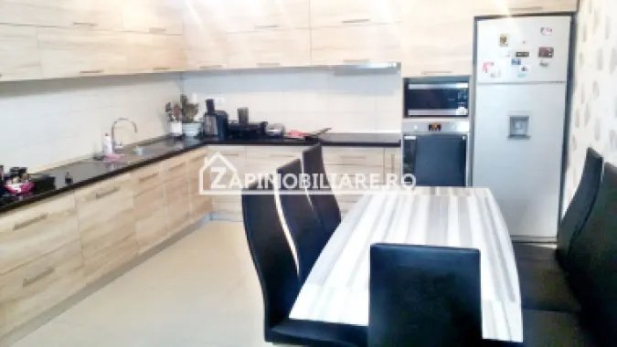 Casa 5 camere, 250 mp,3 băi,2.500mp teren, 0% comision