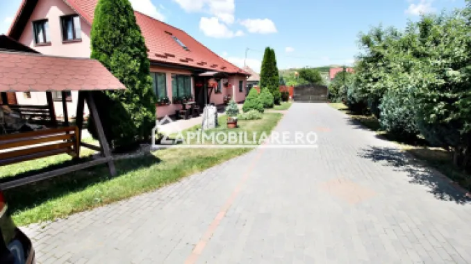 Casa 5 camere, 250 mp,3 băi,2.500mp teren, 0% comision