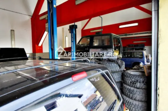 Boxă pentru service auto cu elevator