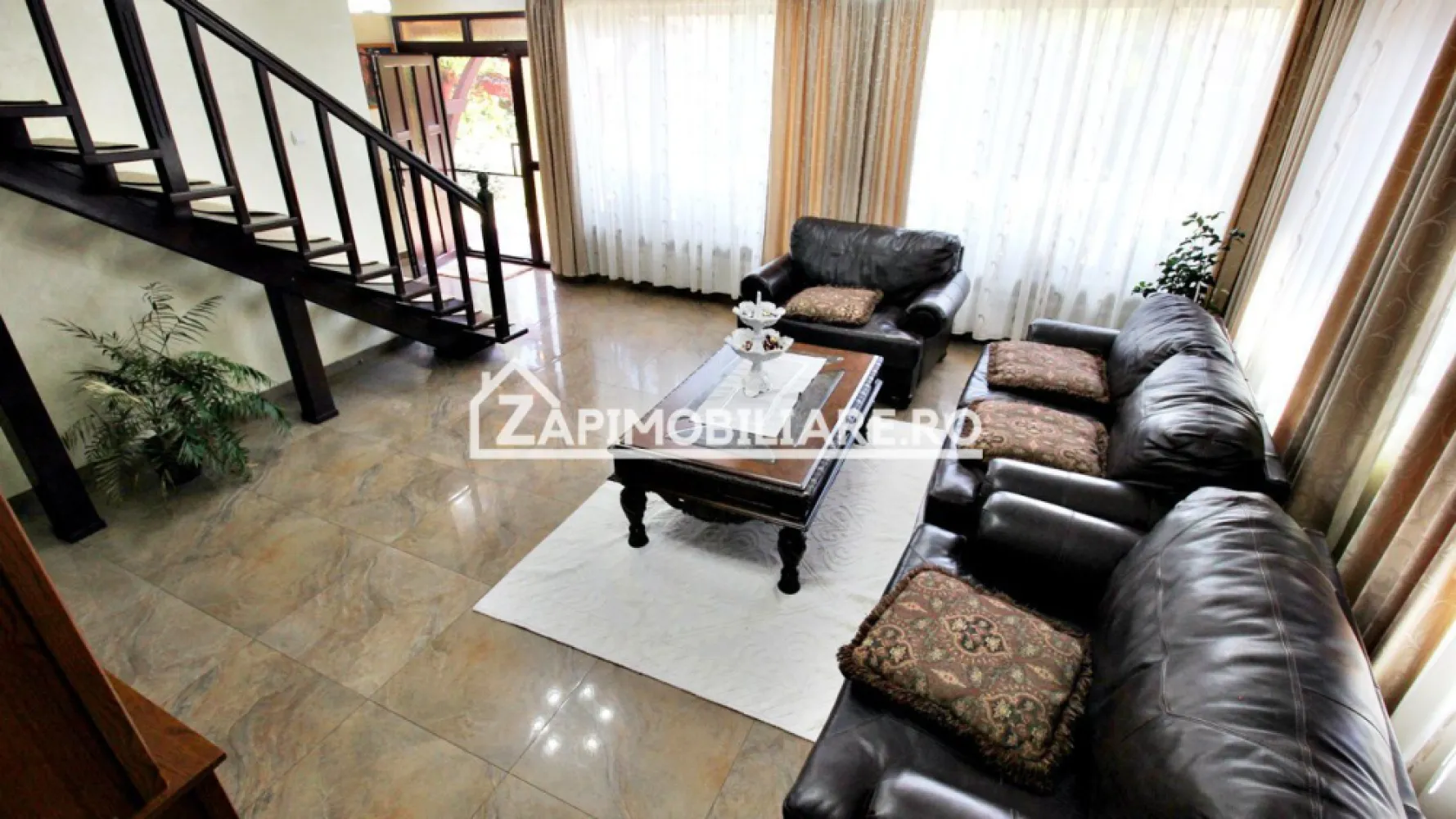 Casa 5 camere, 250 mp,3 băi,2.500mp teren, 0% comision