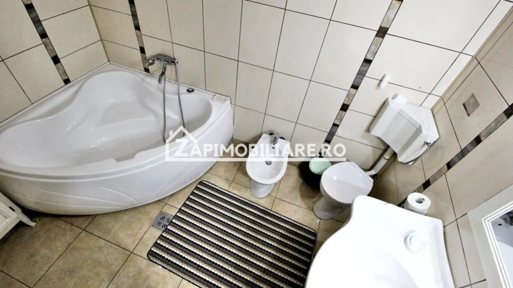 Casa 5 camere, 250 mp,3 băi,2.500mp teren, 0% comision