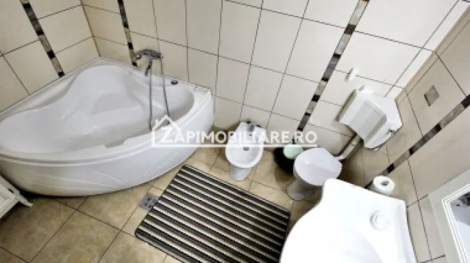 Casa 5 camere, 250 mp,3 băi,2.500mp teren, 0% comision