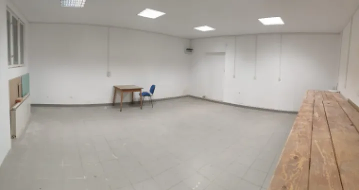 Boxă pentru service auto cu elevator
