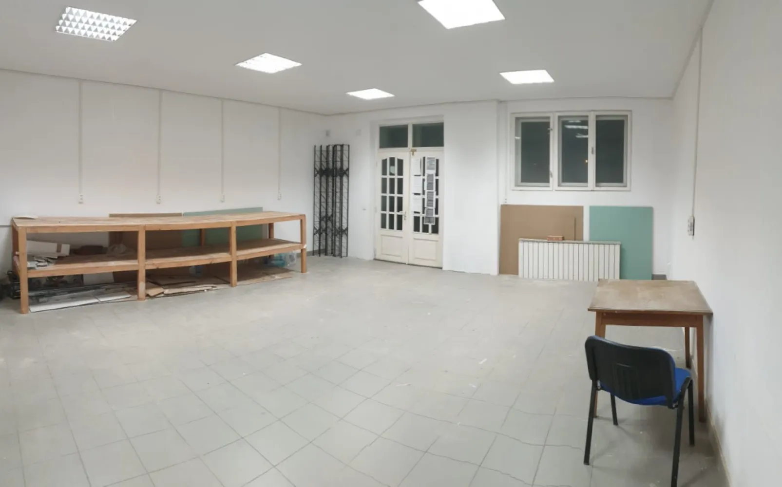Boxă pentru service auto cu elevator - De închiriat 1 boxă pentru service auto cu Elevator cu o suprafața utila de 35 mp , zona Unirii oferit de Zap Imobiliare
Detalii: 
- boxa este formată din 1 încăpere cu suprafață totala de 35 mp 
- centrală termică, calorifere, geamuri termopan,elevator auto
-Boxa se închiriază la prețul de 280 Euro.
Disponibile și alte spatii la etaj si parter de 200 mp, 120 mp, 36 mp, 
Contact 0774048706 Bogdan
--------------------------------------------------------------------------------------------------------------------------------
Comisionul perceput este de 50% din valoarea primei chirii.Și se percepe o singură dată!
Acest anunț nu corespunde cerințelor tale? Sună la numărul afișat în anunț și unul dintre agenții noștri te va ajuta cu alte oferte personalizate în funcție de cerințele tale.