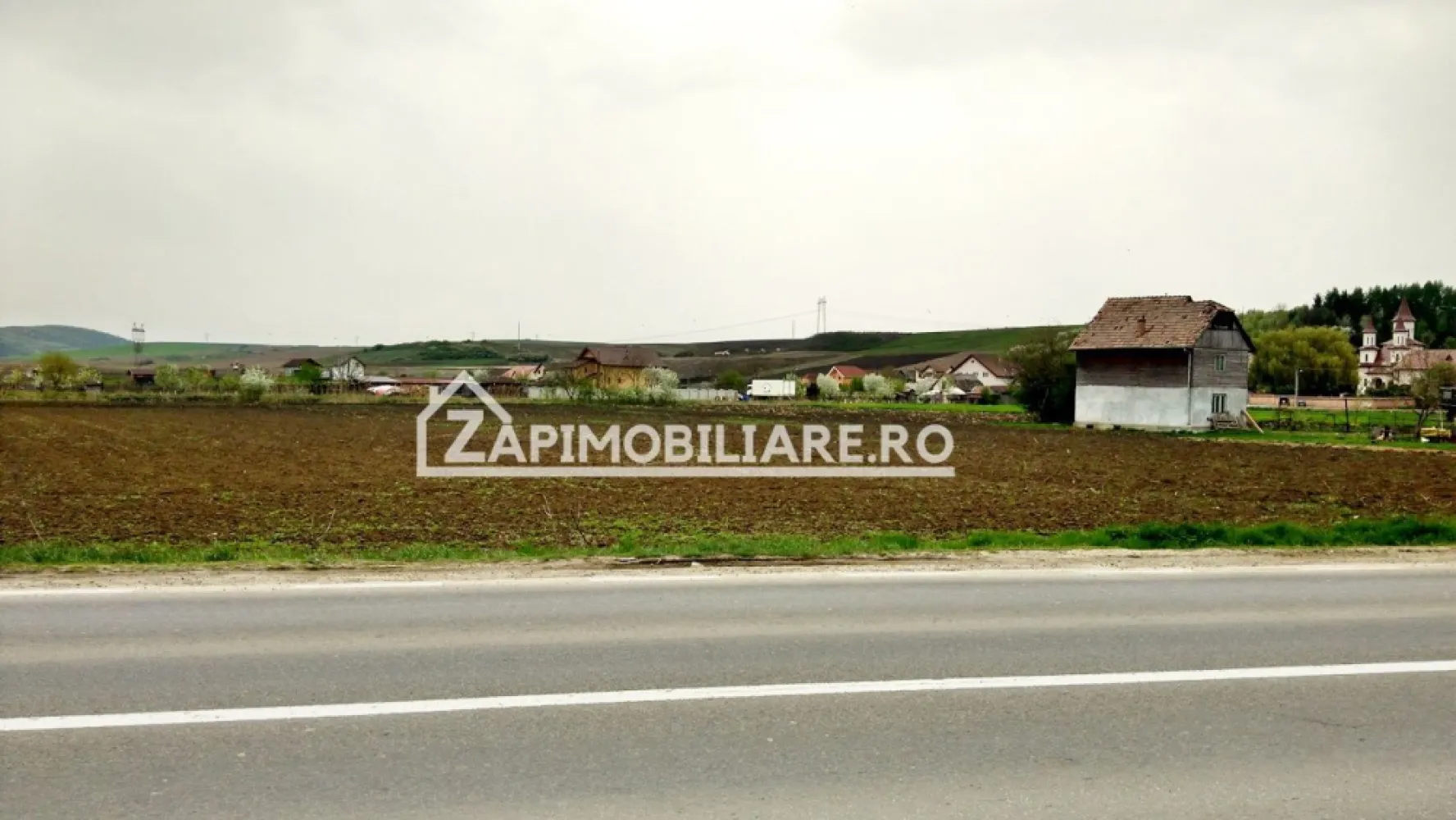 Teren 5800 mp,150m de Aeroport deschidere 58m la E60,20 euro - De vânzare 5.800 mp. de teren în localitatea Recea, 150 m de Aeroport, utilității în zonă front stradal 58 m. terenul se vinde la prețul de 20 euro mp. 109 500 Euro negociabil. Comisionul este ZERO!
Dacă vă place această ofertă - sau pentru alte informații sunați la numărul de contact din anunț! 
Compania Zap Imobiliare vă pune la dispoziție toate informațiile, actele și documentele necesare alături de asistență și consiliere permanentă până la finalizarea achiziției imobiliare. Ne dorim să îți oferim cea mai plăcută experiență.