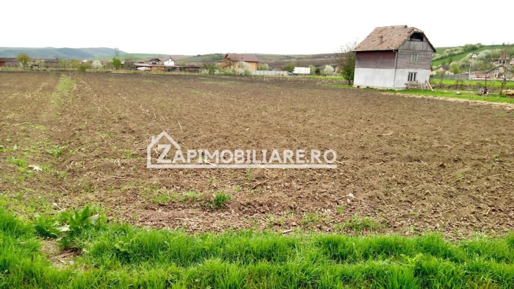 Teren 5800 mp,150m de Aeroport deschidere 58m la E60,20 euro