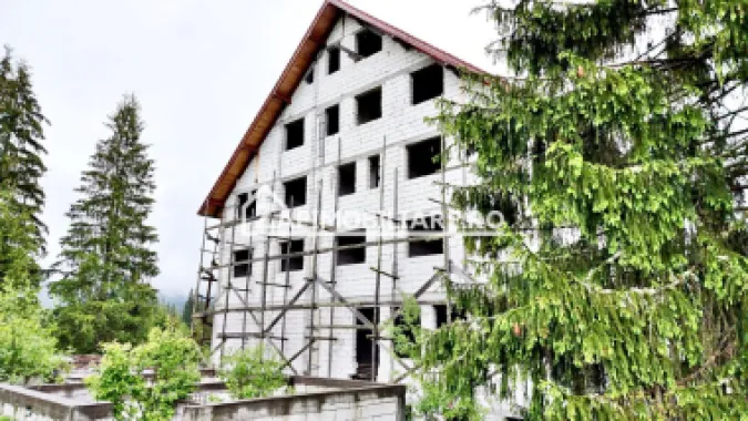 Pensiune 25 camere,1 restaurant,1 sala sedinte 2.000mp teren