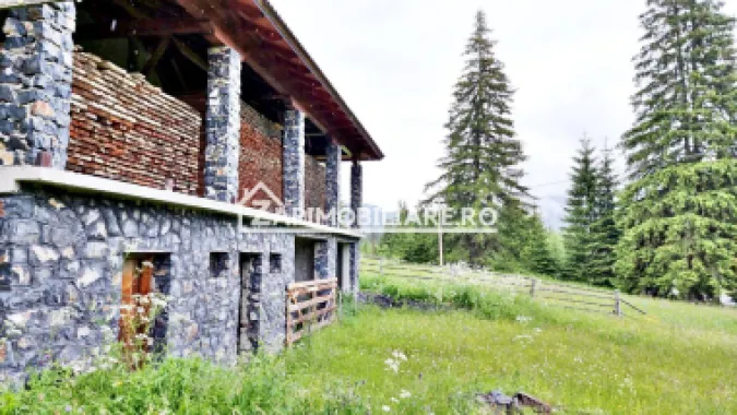 Pensiune 25 camere,1 restaurant,1 sala sedinte 2.000mp teren
