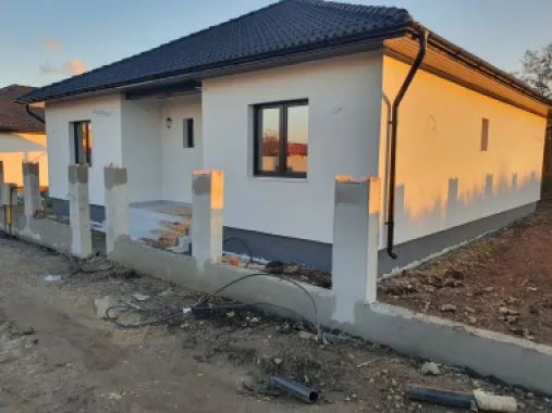 Casă la cheie pe 1 nivel 4 camere 2 băi,145 mp,500 mp teren