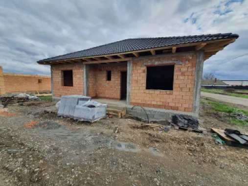Casă la cheie pe 1 nivel 4 camere 2 băi,145 mp,500 mp teren