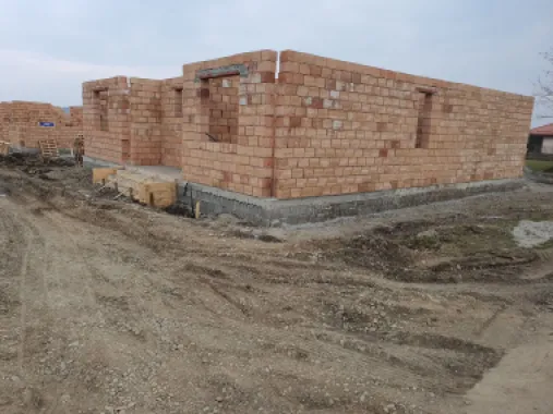 Casă la cheie pe 1 nivel 4 camere 2 băi,145 mp,500 mp teren