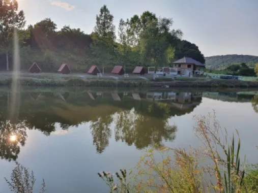Casă 140 mp, 5800 mp teren, intravilan + Lac zona Vațman, Corunca
