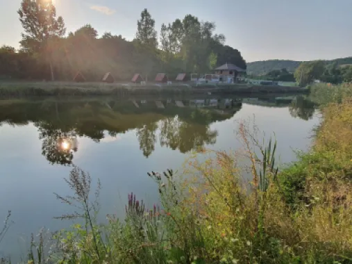 Casă 140 mp, 5800 mp teren, intravilan + Lac zona Vațman, Corunca