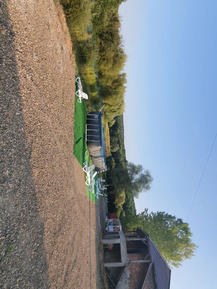 Casă 140 mp, 5800 mp teren, intravilan + Lac zona Vațman, Corunca - De vânzare casă la roșu cu 58 arii de teren și 5 căsuțe di lemn + Lac, singur în curte 3 camere situată în Corunca zona Vațman , suprafața utilă de 140 mp amplasată pe un teren cu suprafața de 5.800 mp, 
Compartimentare:
- la parter: 1 living, 1 bucătărie, 1 baie, 1 cămară
- la etaj: 2 dormitoare, 1 baie, 1 cameră tehnică, 1 balcon.
Daca vă place această ofertă sau pentru alte informații sunați la numărul de contact din anunț! 0774048706
Detalii:
- anul construcției 1998
Utilitați:
- curent
-Contact Bogdan 0774048706
Casa la roșu cu 58 arii de teren intravilan și 5 căsuțe din lemn + Lac se vinde la prețul de 195.000 Euro negociabil. Comision ZERO!
-----------------------------------------------------------------------------------------------------------------------------------------
Daca vă place această ofertă sau pentru alte informații sunați la numărul de contact din anunț! 0774048706 Bogdan
Compania Zap Imobiliare vă pune la dispoziție toate actele și documentele necesare alături de asistență și consiliere permanentă până la finalizarea achiziției imobiliare. 
Ne dorim să îți oferim cea mai plăcută experiență, îndeplinim vise cu pereți!