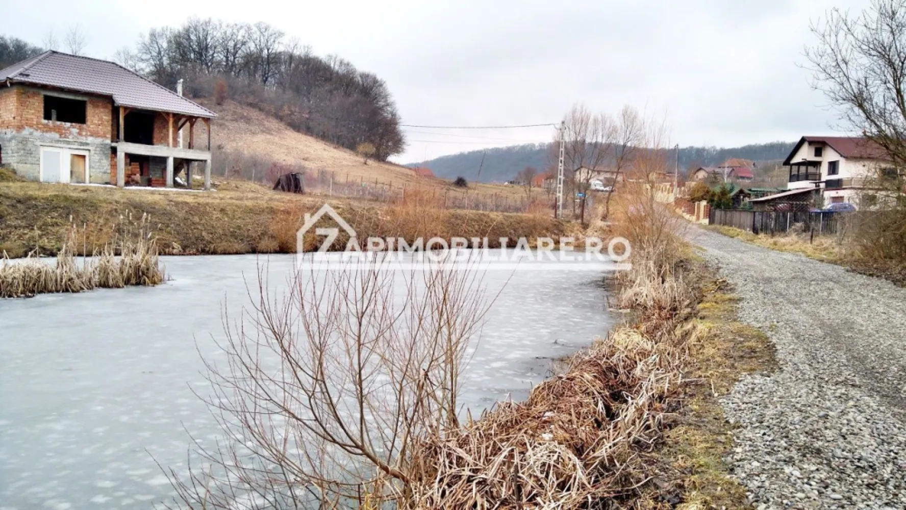 Casă 140 mp, 5800 mp teren, intravilan + Lac zona Vațman, Corunca