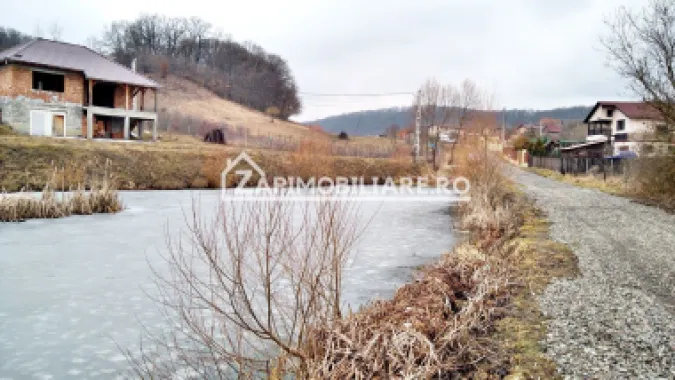 Casă 140 mp, 5800 mp teren, intravilan + Lac zona Vațman, Corunca