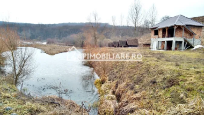 Casă 140 mp, 5800 mp teren, intravilan + Lac zona Vațman, Corunca