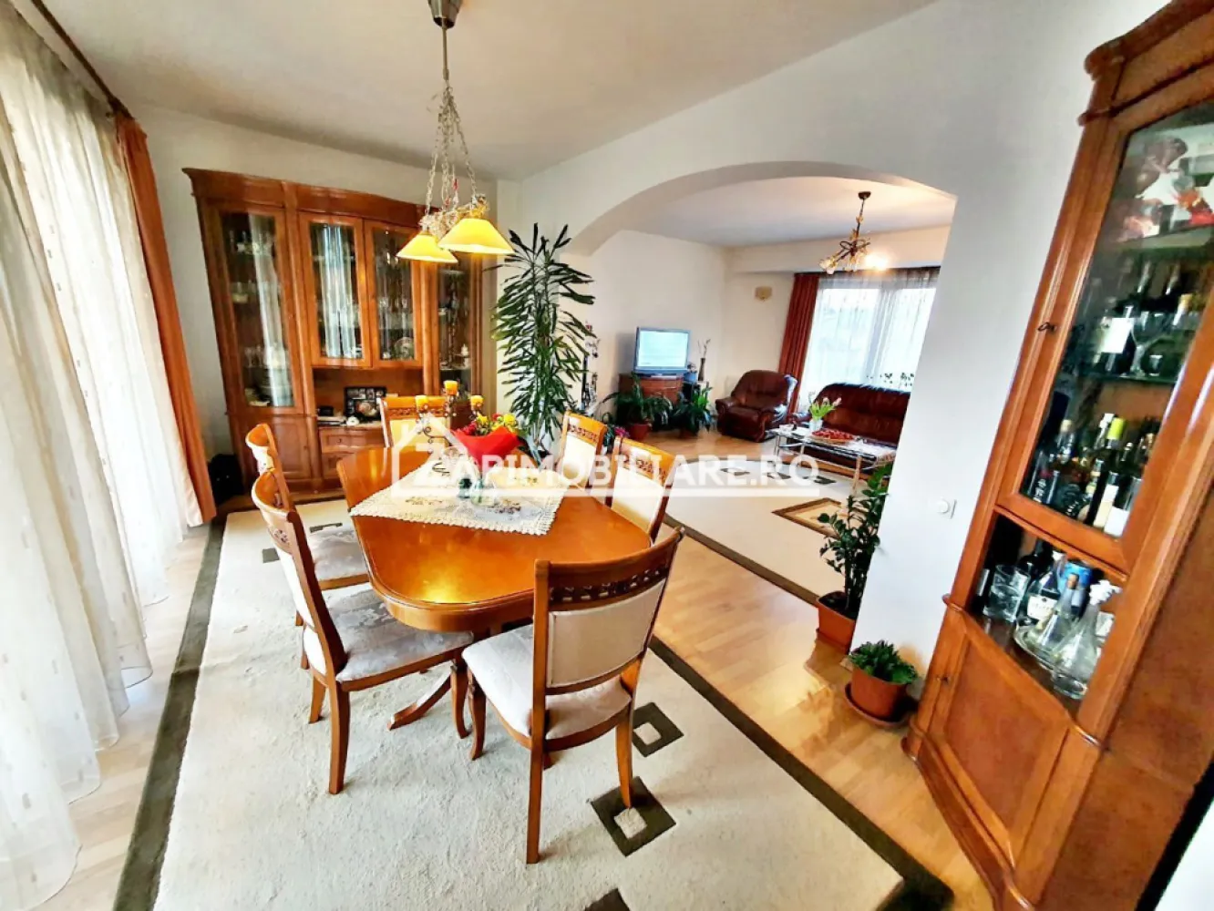Casa 6 camere, 295 mp.utili, 1.000 mp teren, cartier Unirii - Contact 0774048706 Bogdan
De vânzare casă D-P-E, singur în curte 6 camere ,4 bai, situată în cartierul Unirii suprafața utilă de 295 mp. utili, 345 mp.construiti, amplasată pe un teren cu suprafața de 945 mp, 
Compartimentare:
- la demisol 2 garaje, 1 pivnită, 1 baie, 1 sală de sport,1 cameră tehnică
- la parter: 1 living, 1 bucătărie, 1 loc de luat masa,1 cămară,1 baie, 1 terasă
- la etaj:3 dormitoare, 2 băi, 1 dressing, 2 balcoane
Detalii:
- centrală termică, calorifere, geamuri termopan, 
- fundația casei are o adâncime de 1,5 m, pereții sunt din cărămidă, acoperișul de țiglă, izolată cu polistiren de 10 cm.
- pivniță, pod mansardabil, 
- anul construcției 2006
- poarta si usi garaj automatizate
- alarma ,supraveghere video
Utilitați:
- curent, apă, gaz, canalizare
Casa se vinde la cheie, partial mobilată și utilată la prețul de 319.000 Euro negociabil. Comision ZERO!
Contact 0774048706 Bogdan
Daca vă place această ofertă sau pentru alte informații sunați la numărul de contact din anunț! 
Compania Zap Imobiliare vă pune la dispoziție toate actele și documentele necesare alături de asistență și consiliere permanentă până la finalizarea achiziției imobiliare. 
Ne dorim să îți oferim cea mai plăcută experiență, îndeplinim vise cu pereți!